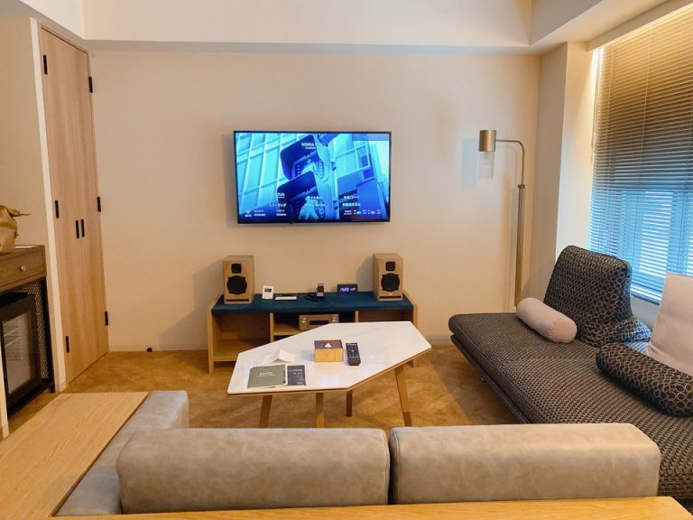 ベッド側からのテレビ