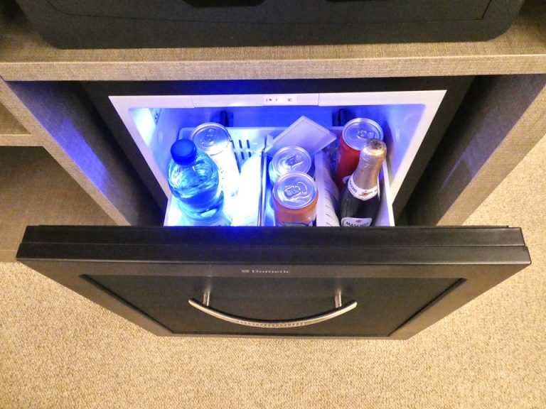 24. 冷蔵庫(開けた状態)1