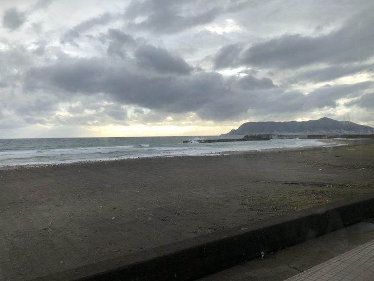 ロビーからの海岸