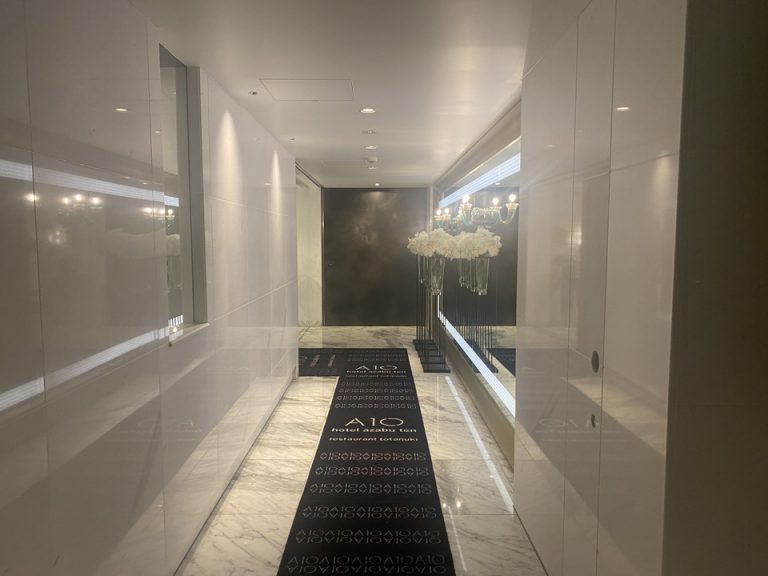 フロントへ向かう廊下(3)