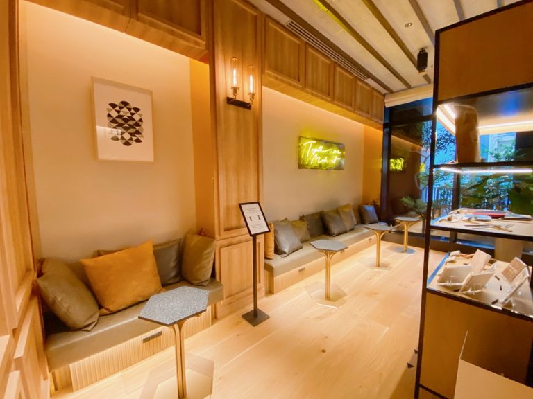 フロント付近ウェイティングスペース