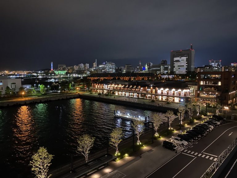 屋上テラス夜の眺望