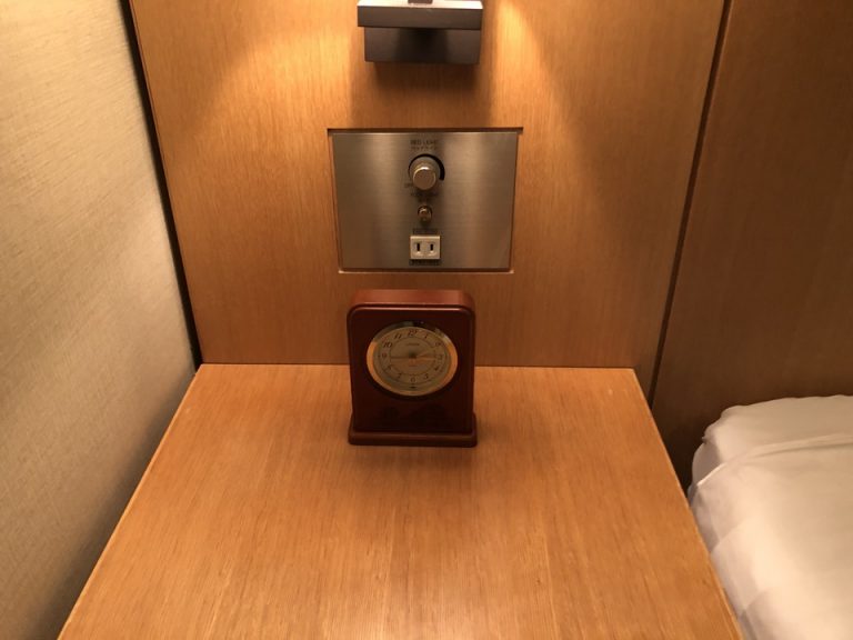 時計、コンセント