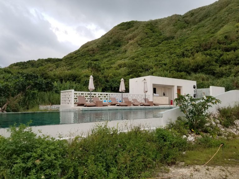 想像以上にこぢんまりしたプールでした