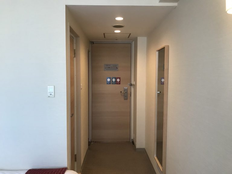 部屋からのドア