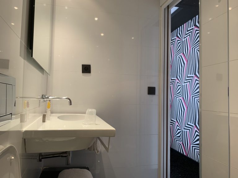 バスルーム内から入口