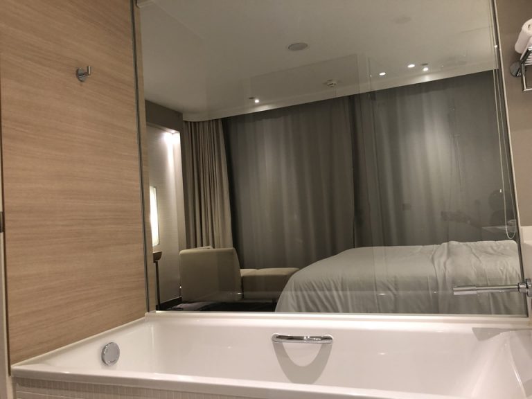 バスルーム内から入口