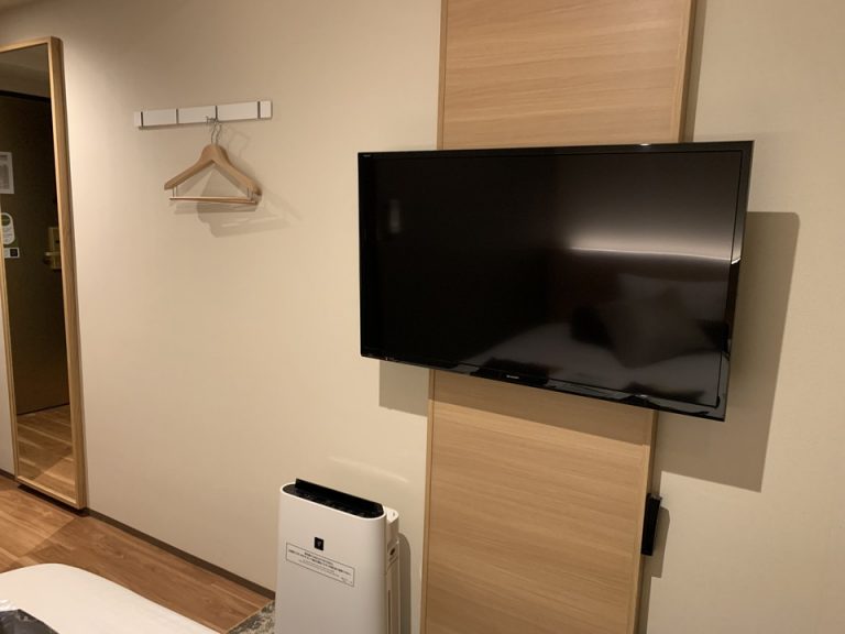 ソファーからのテレビ