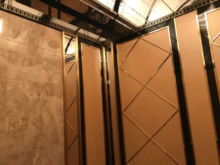 ⑦エレベーター内