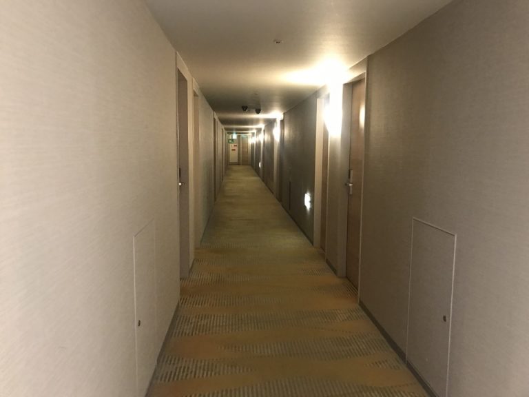 ホテル廊下