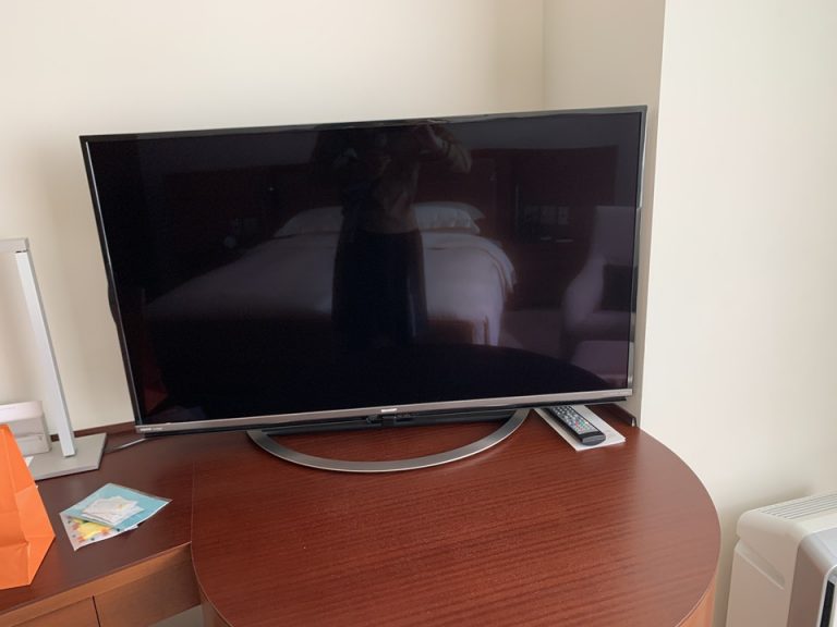 ベッド方向からテレビ