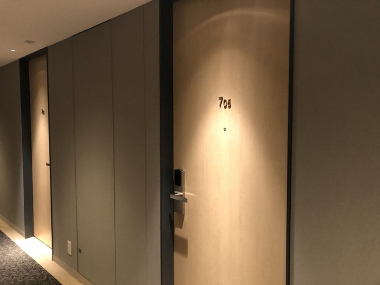 客室ドア