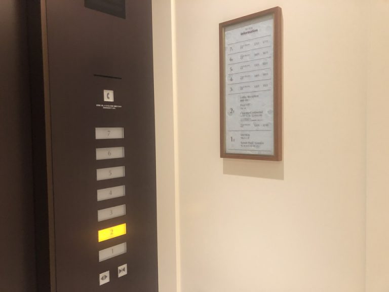 エレベーター内