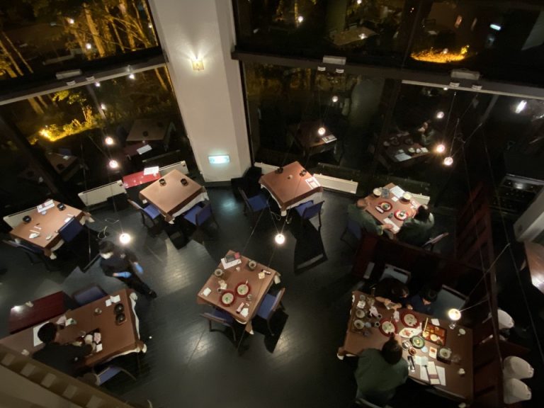 夕食と朝食は同じ会場です。