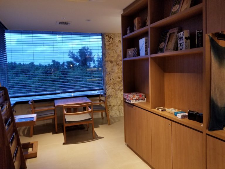 ボードゲームや沖縄かるたなども置いてありました