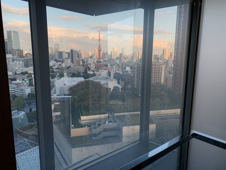 エレベーター内観2