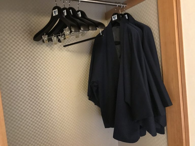 クローゼット内観開けた状態