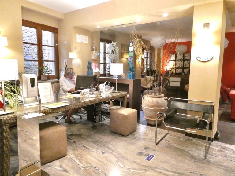 5. フロント全体、フロントカウンター2