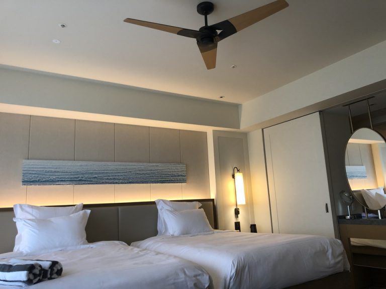 テレビサイドからのベッド