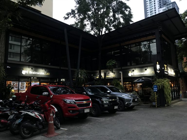 周辺のお店・Brainwake cafe