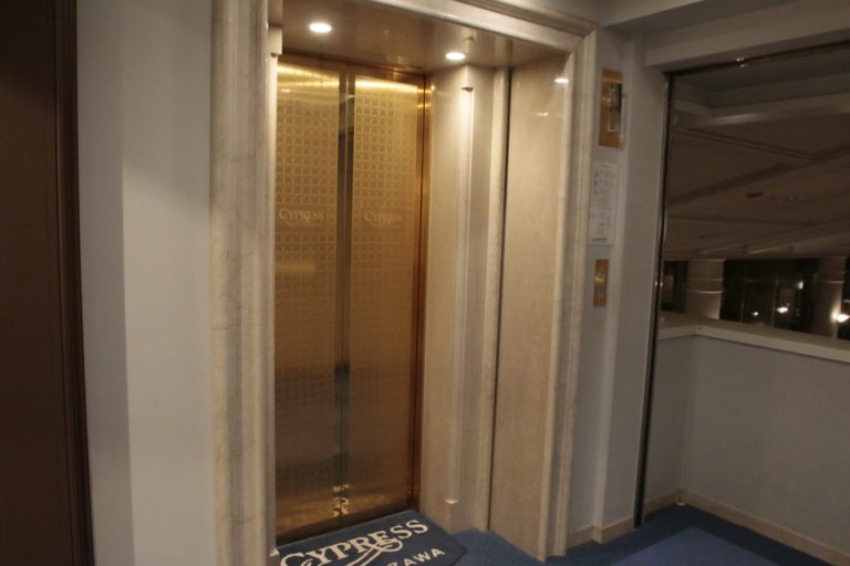 エレベーター外観