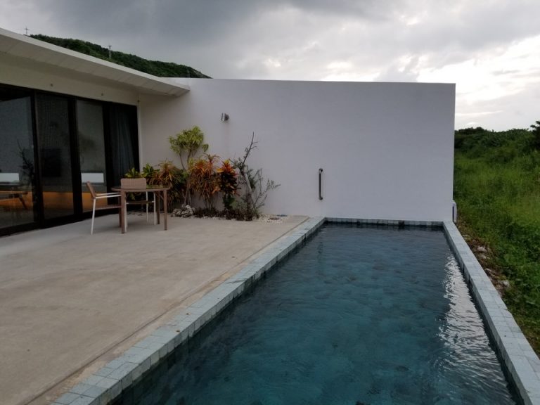 テラスのプール