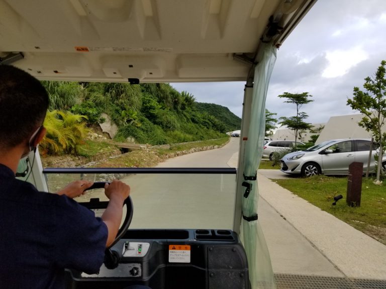 カートで部屋まで送迎も可能