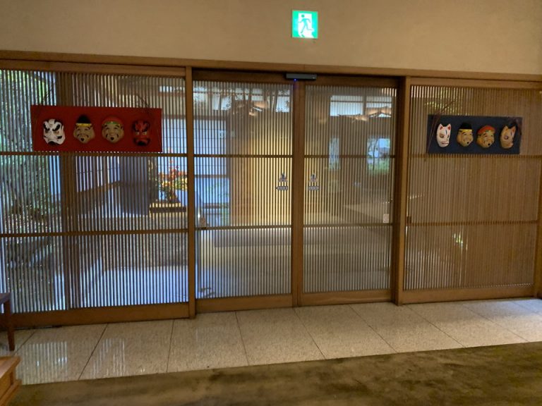 エントランス内観