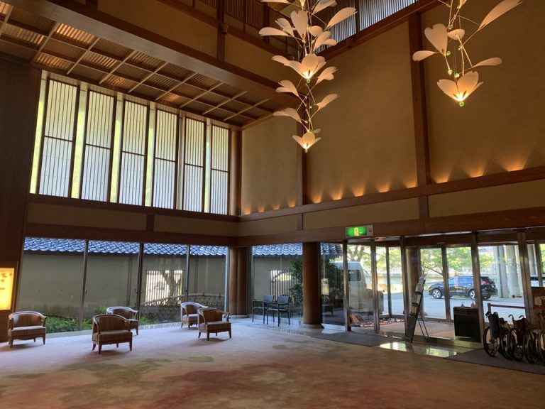 エントランス内観