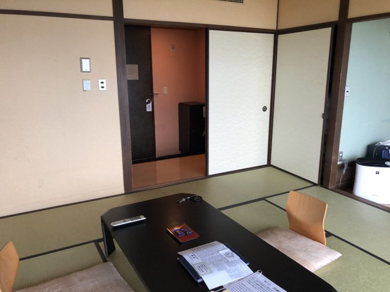 客室全体(入口方向)