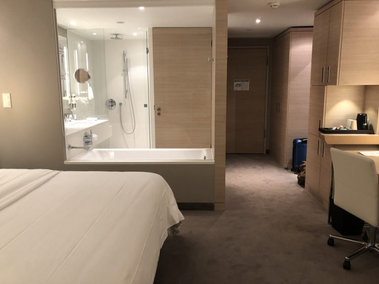 客室全体(入口方向)