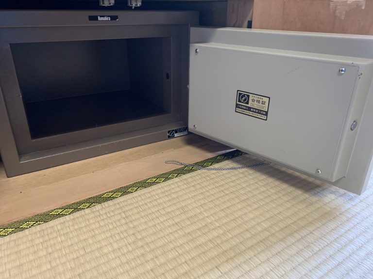 金庫(開けた状態)