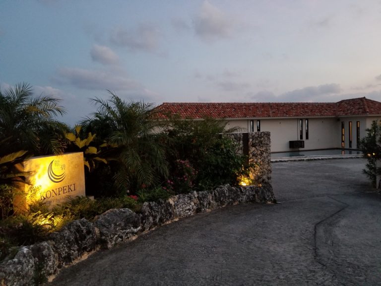 入り口とロビー棟