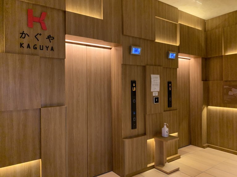 エレベーターホールフロント階