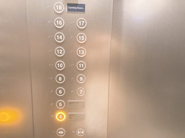 エレベーターボタン2