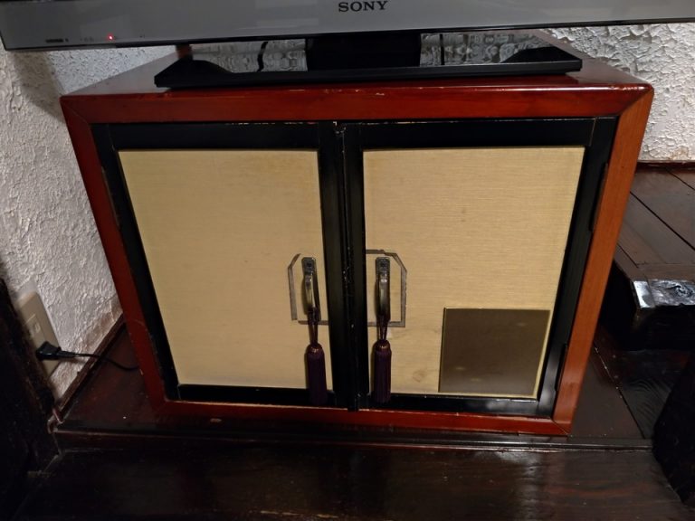 テレビ台(中にセーフティボックス)2