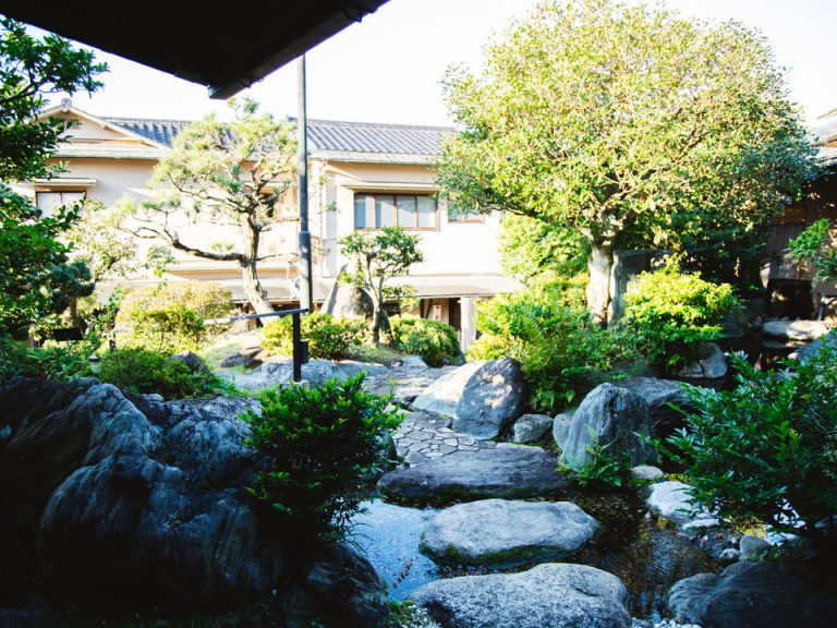 客室入り口付近階段2