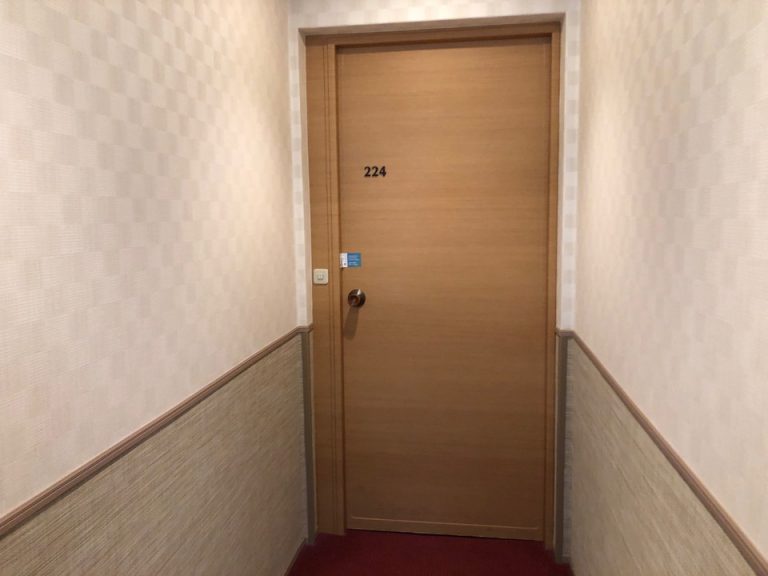 部屋外からドア