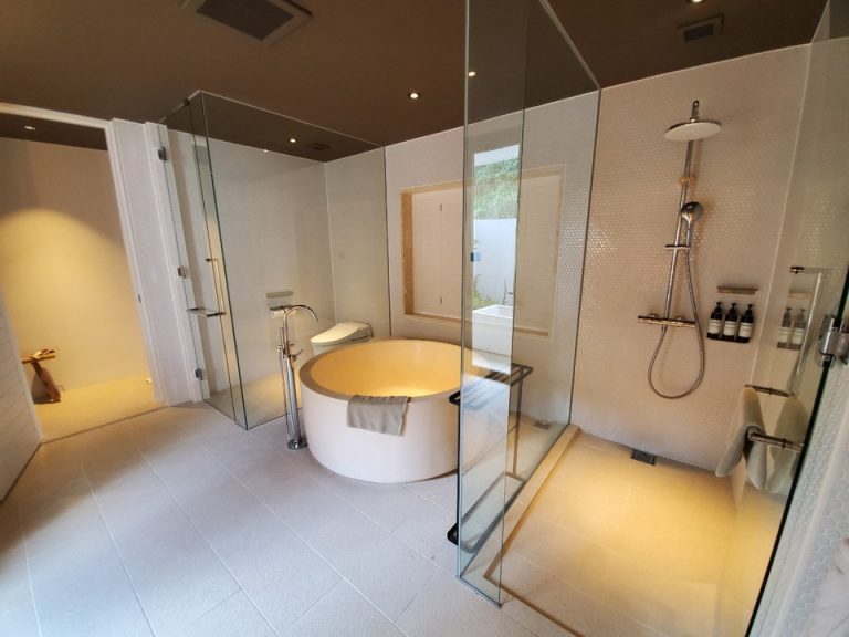 バスルーム奥側から見た全体