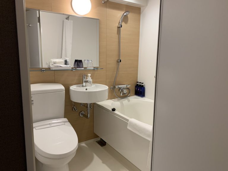 バスルーム入口から全体