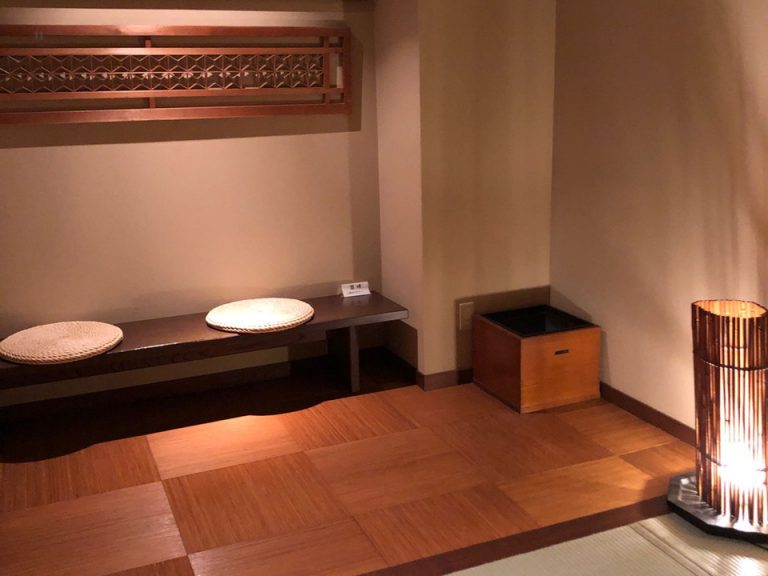 2階エレベーターホール1