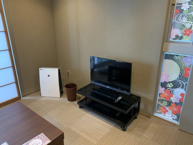 ベッド方向からTV(1)