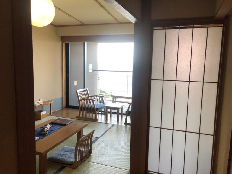 客室全体(窓際方向)