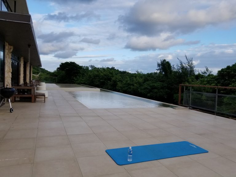 朝はこちらでモーニングヨガができます