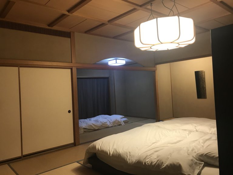 客室全体窓際方向