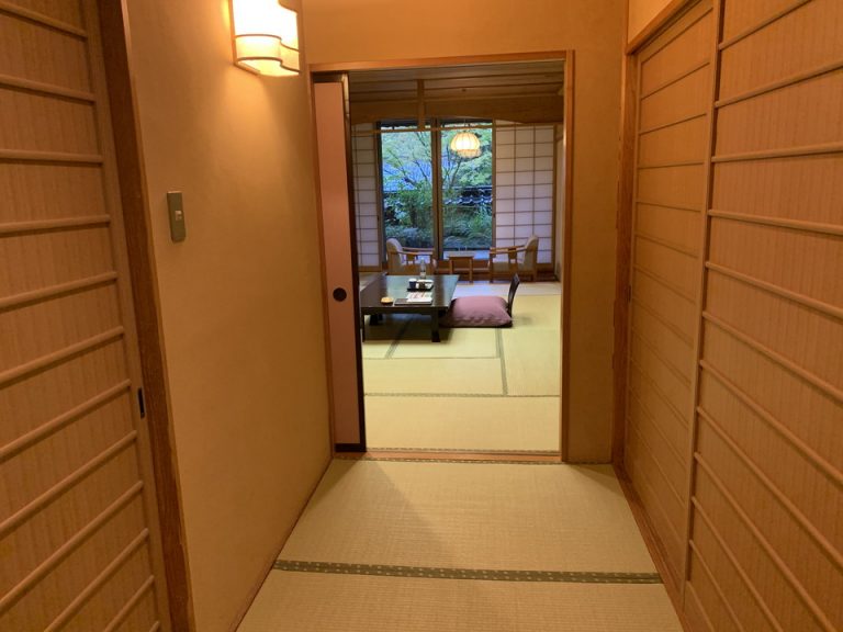 客室全体(窓際方向)