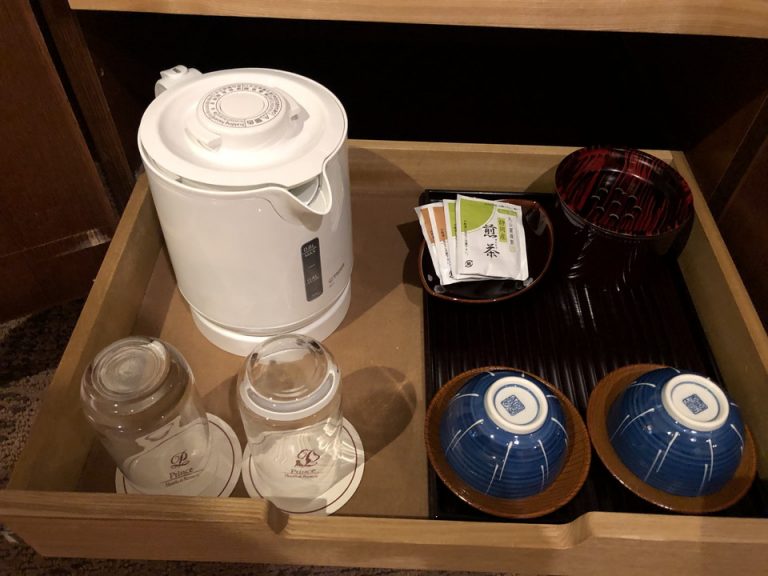 お茶、コップ、ケトル