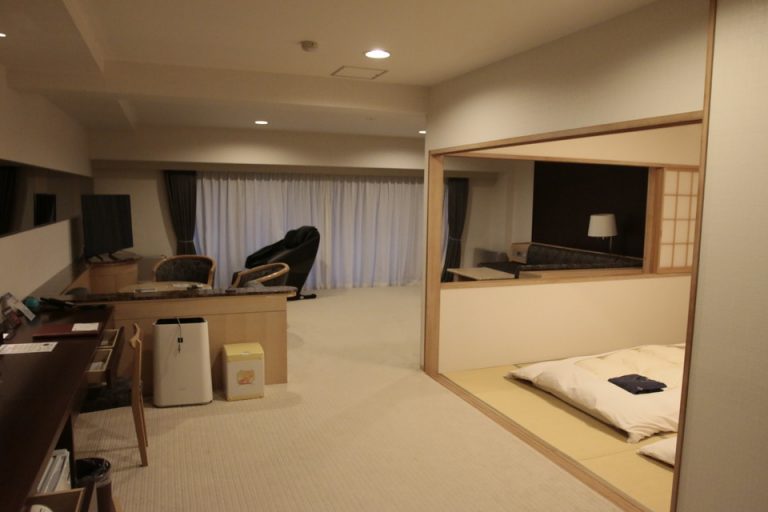 部屋全体入り口側