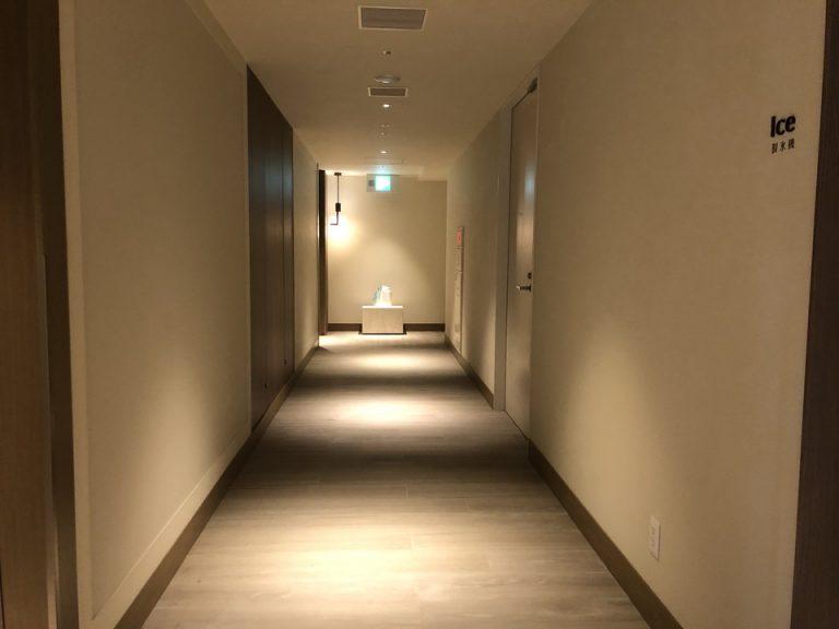 お部屋の前の廊下