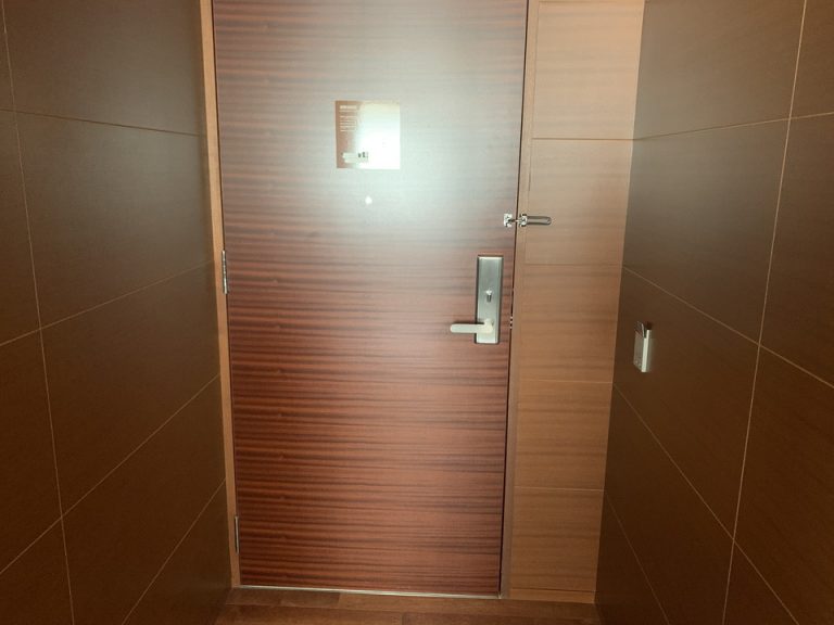 客室入口内観ドア